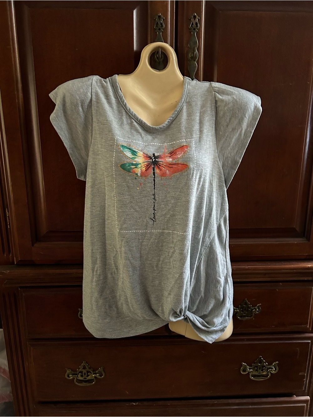 Vintage Rose Light Gray Dragonfly Knot-Hem Short Sleeve Tee